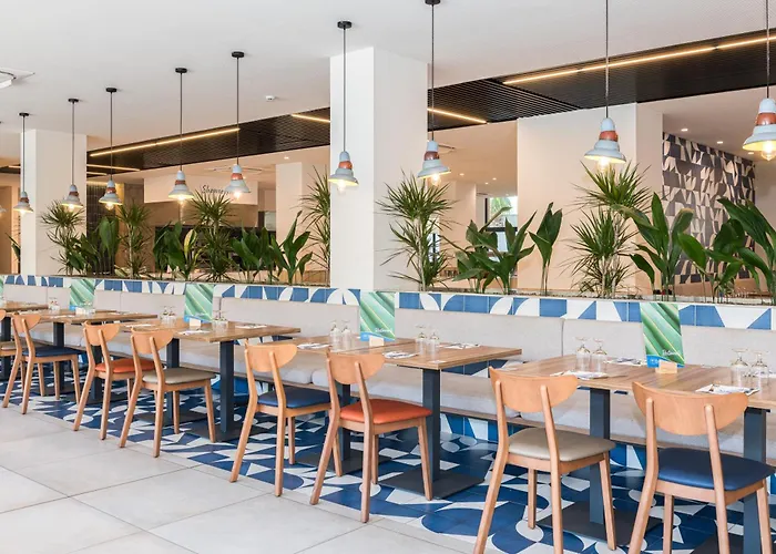 Eurosalou & Hotel 4*