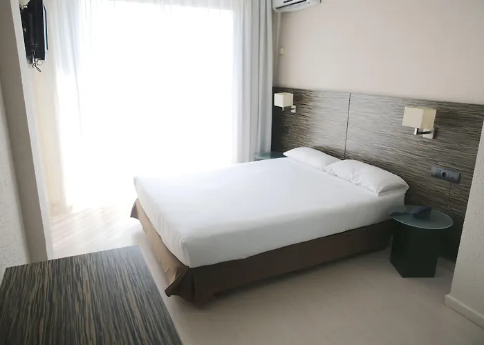 호텔 Eurosalou & 4*